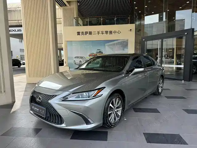 LEXUS  ES