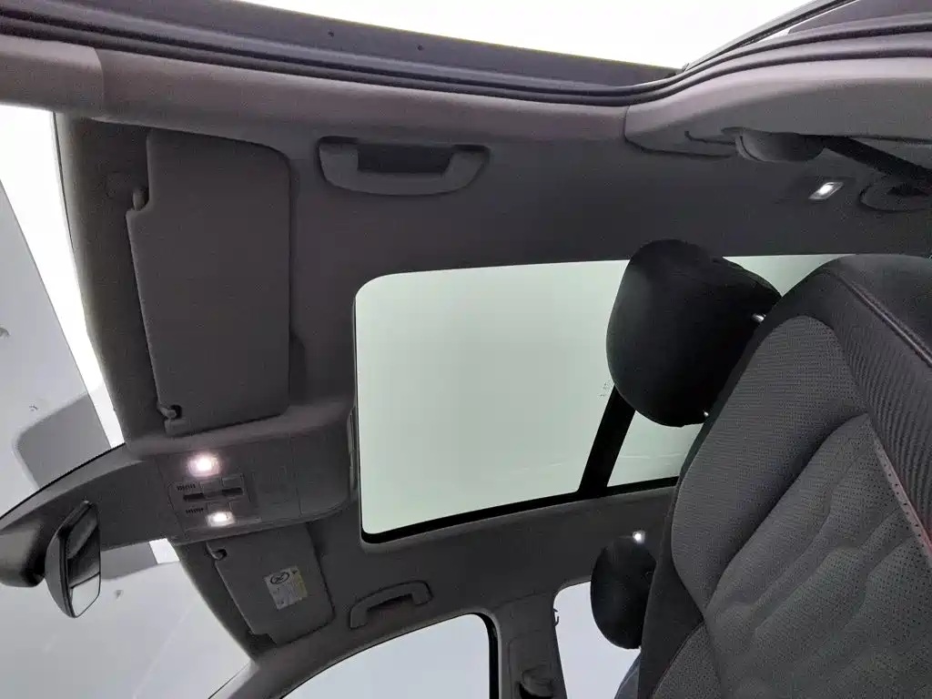 Volkswagen Tiguan L — миниатюра 14