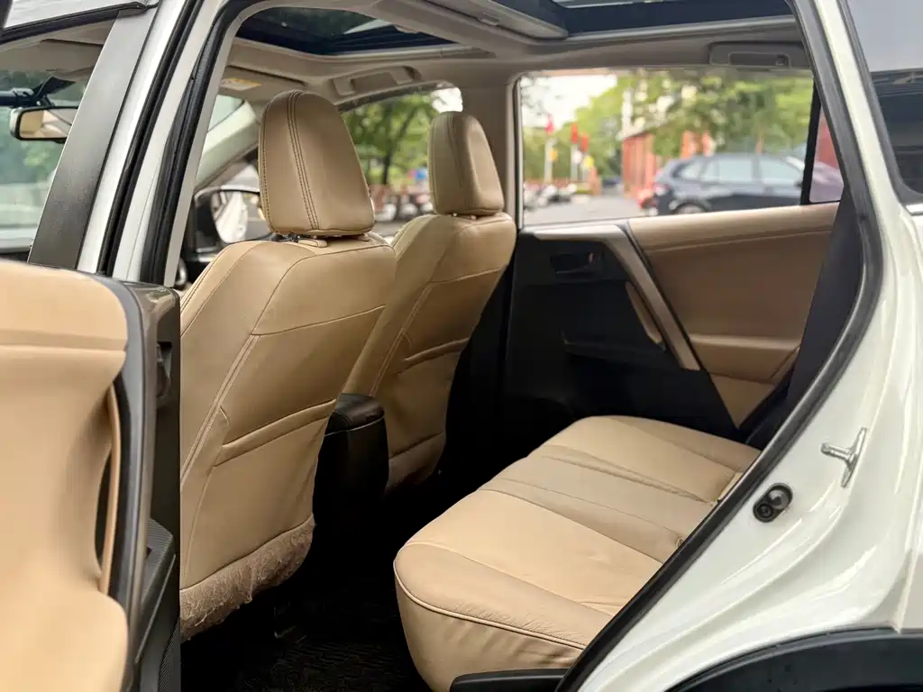 Toyota RAV4 — миниатюра 12