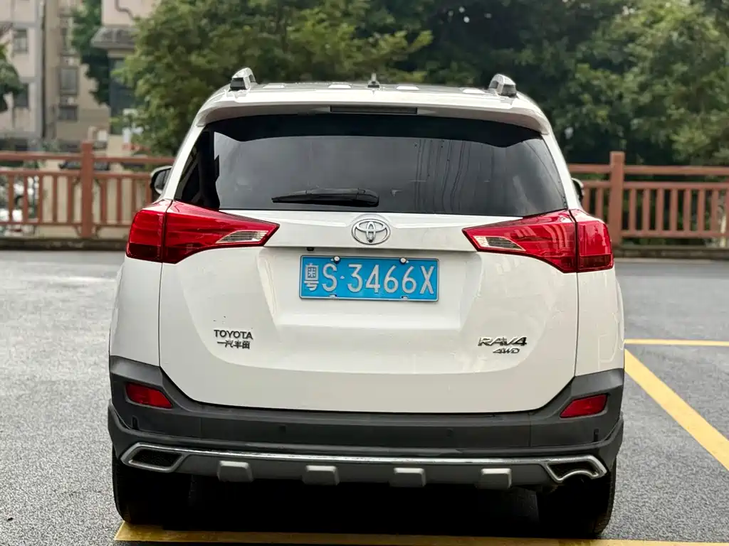 Toyota RAV4 — миниатюра 6