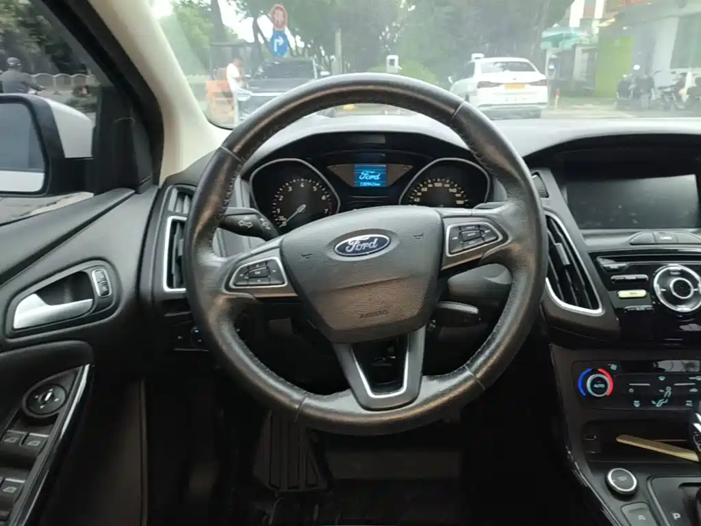 Ford Focus — миниатюра 11