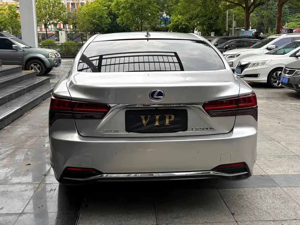 Lexus LS — миниатюра 10