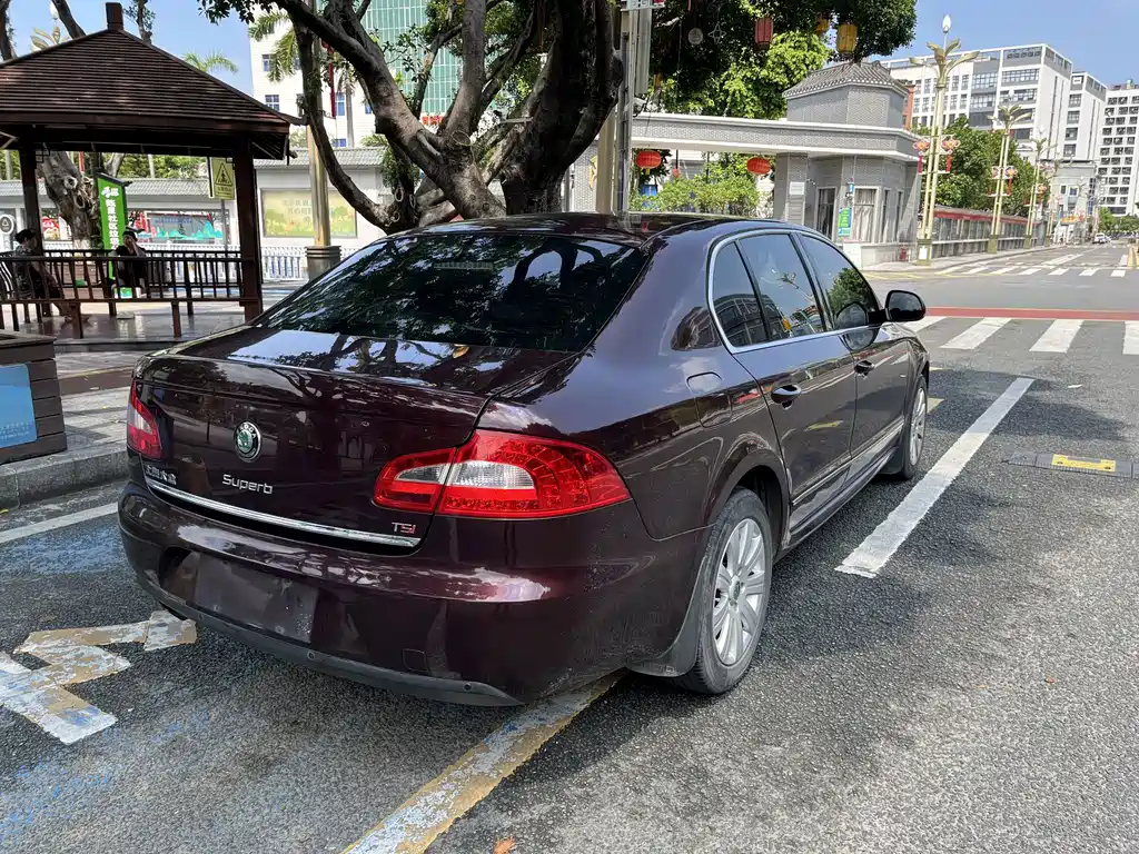 Skoda Superb — миниатюра 9