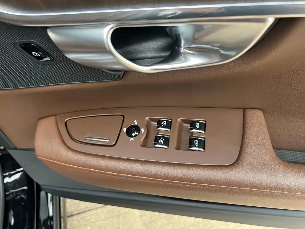 Volvo S90 — миниатюра 15