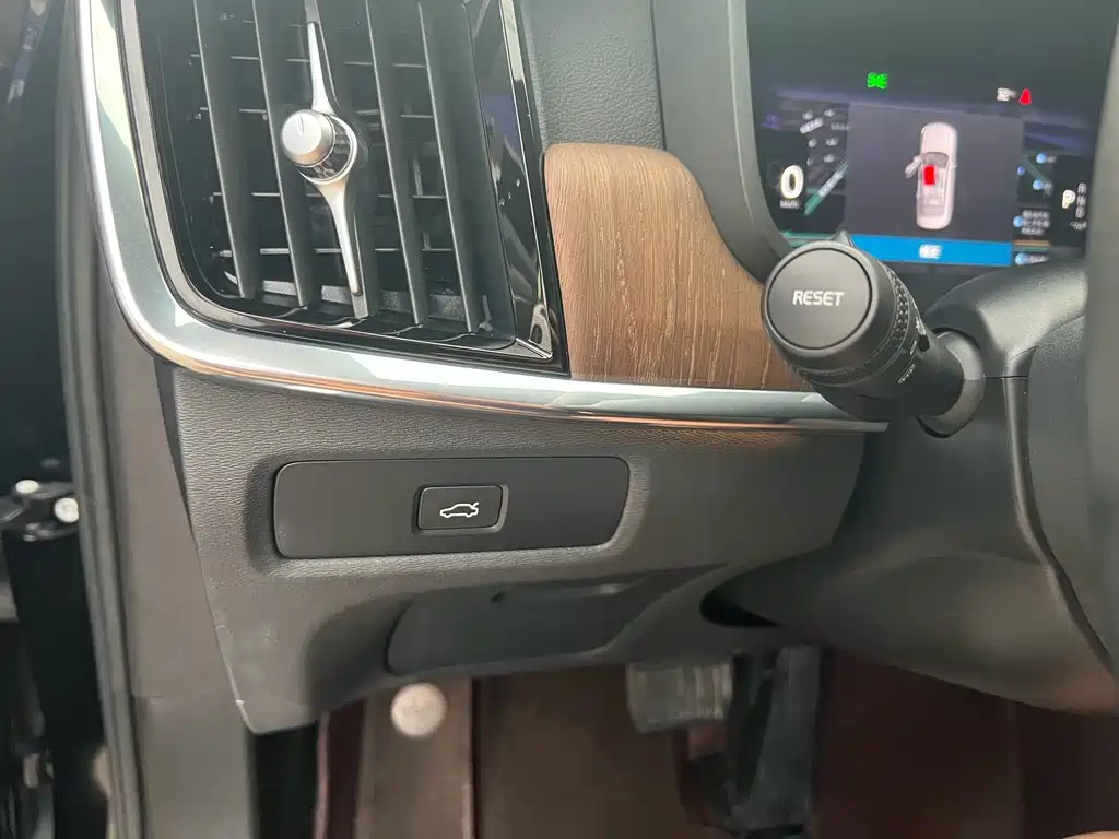 Volvo S90 — миниатюра 17