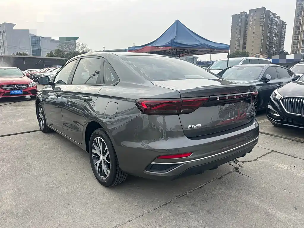 Geely Emgrand 2025 4 1.5L CVT