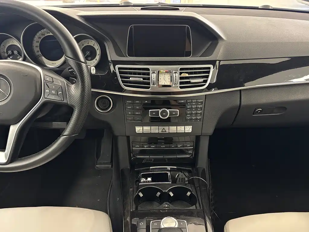 Mercedes-Benz E-Class — миниатюра 15