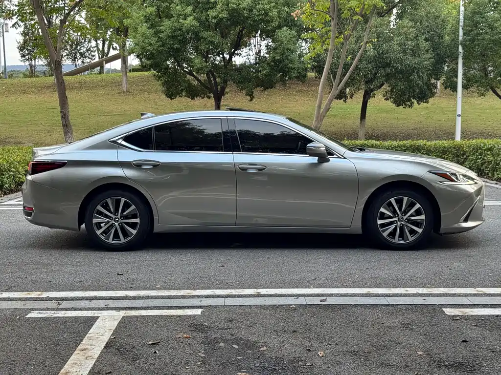 Lexus ES — миниатюра 8
