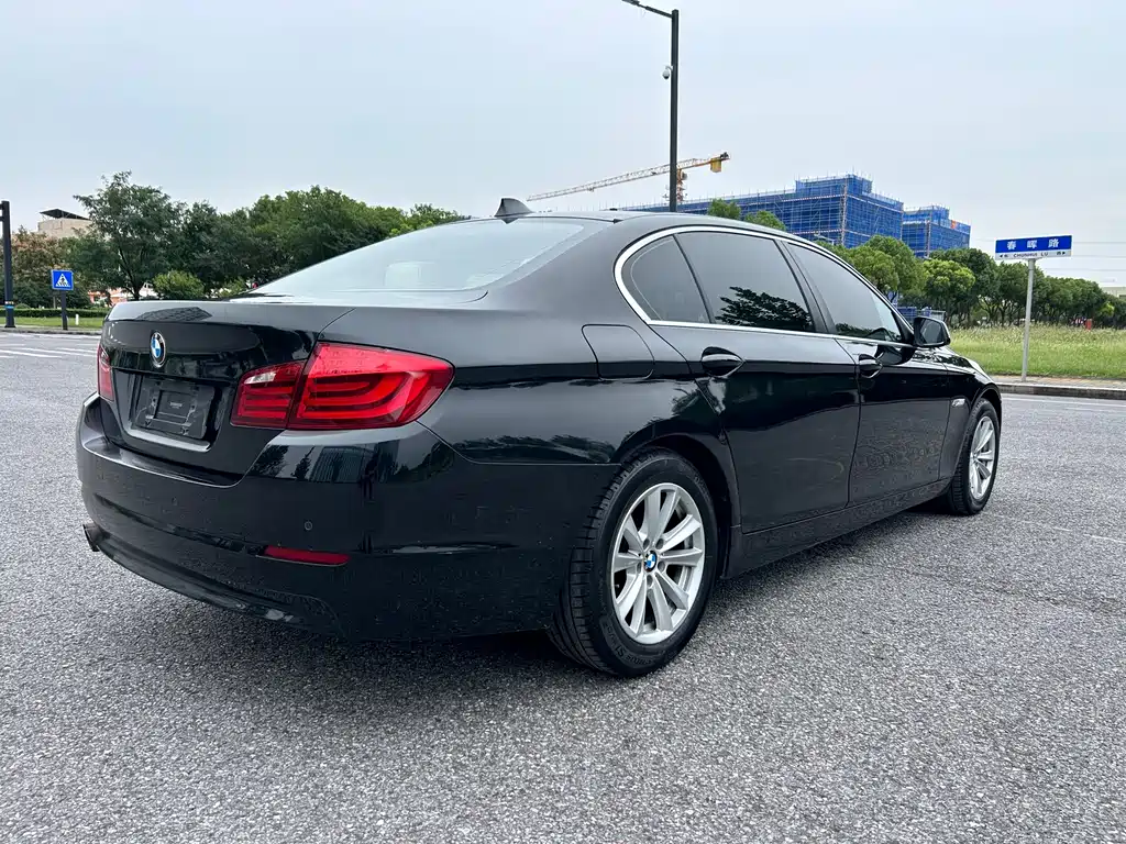 BMW 5 Series — миниатюра 6