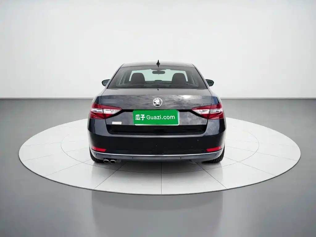 Skoda Superb — миниатюра 5