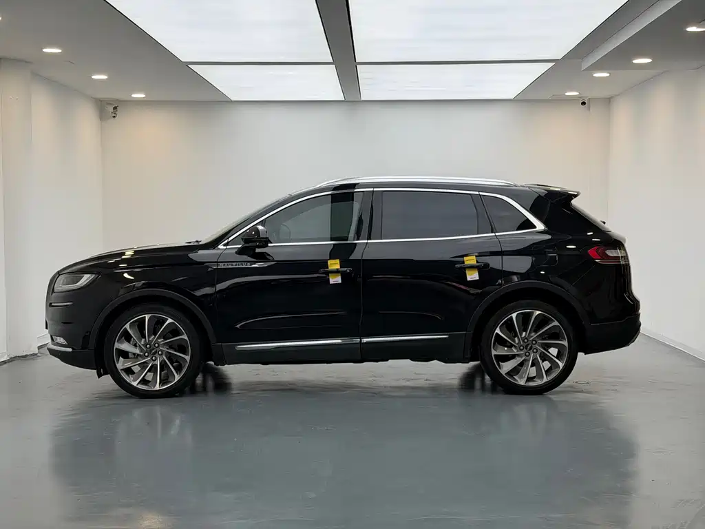 Lincoln Nautilus 2021 2.7T