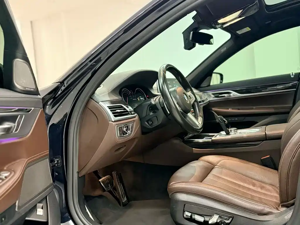 BMW 7 SERIES