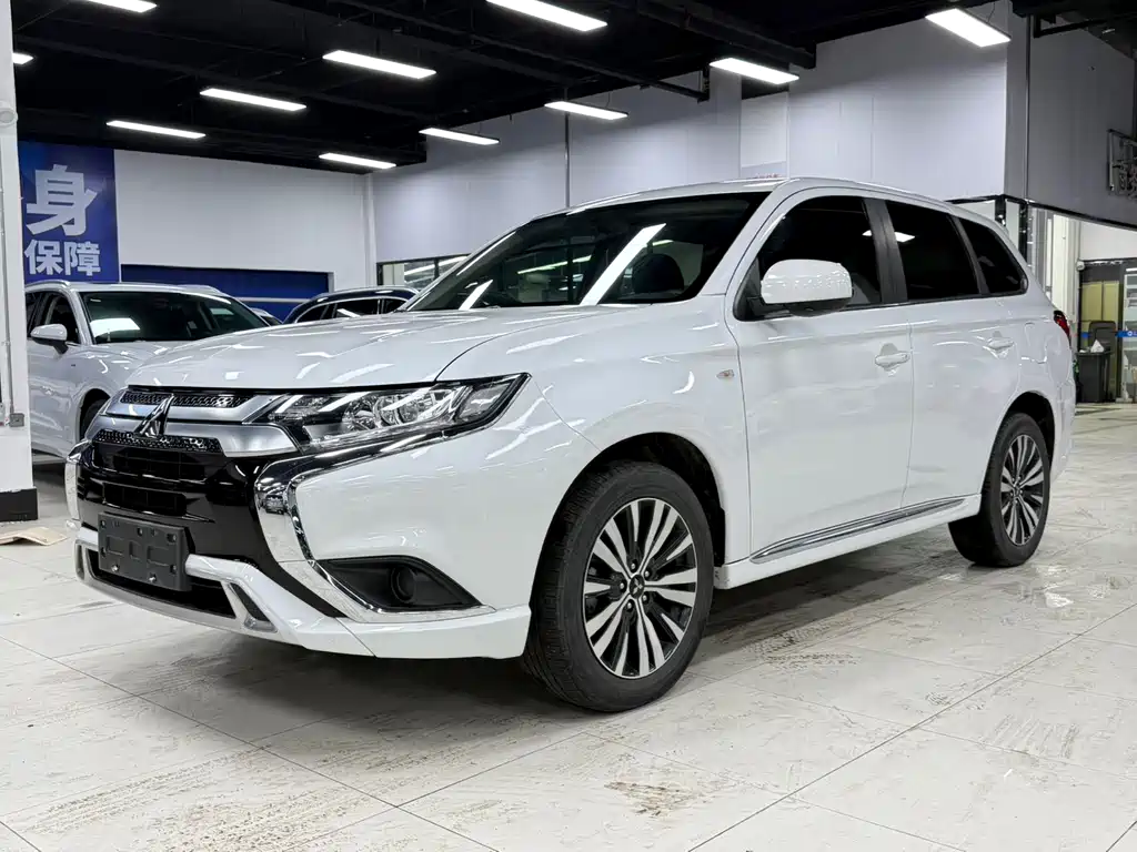 Mitsubishi Outlander 2021 2.0L 5 мест