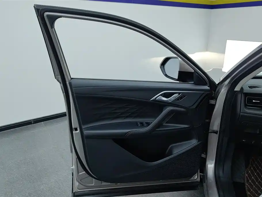 ROEWE RX5 NEW ENERGY