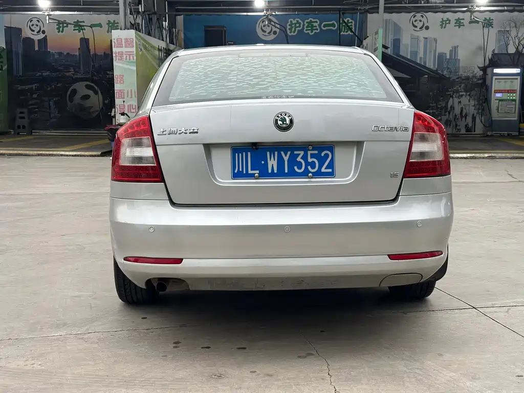 Skoda Octavia 2012 1.6L MT