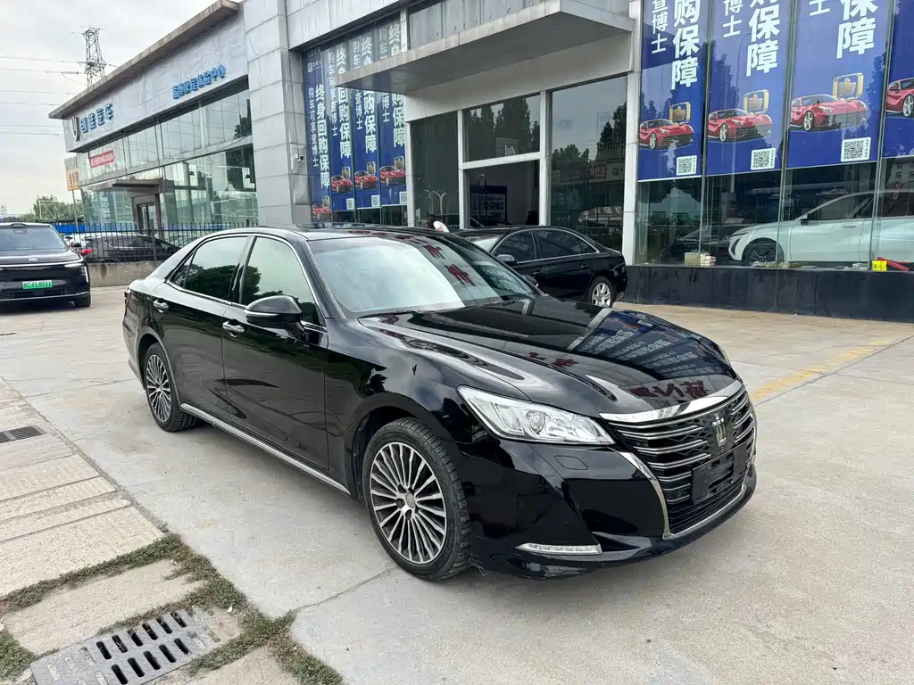 Toyota Crown — миниатюра 3