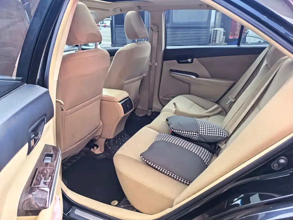 Toyota Camry — миниатюра 5