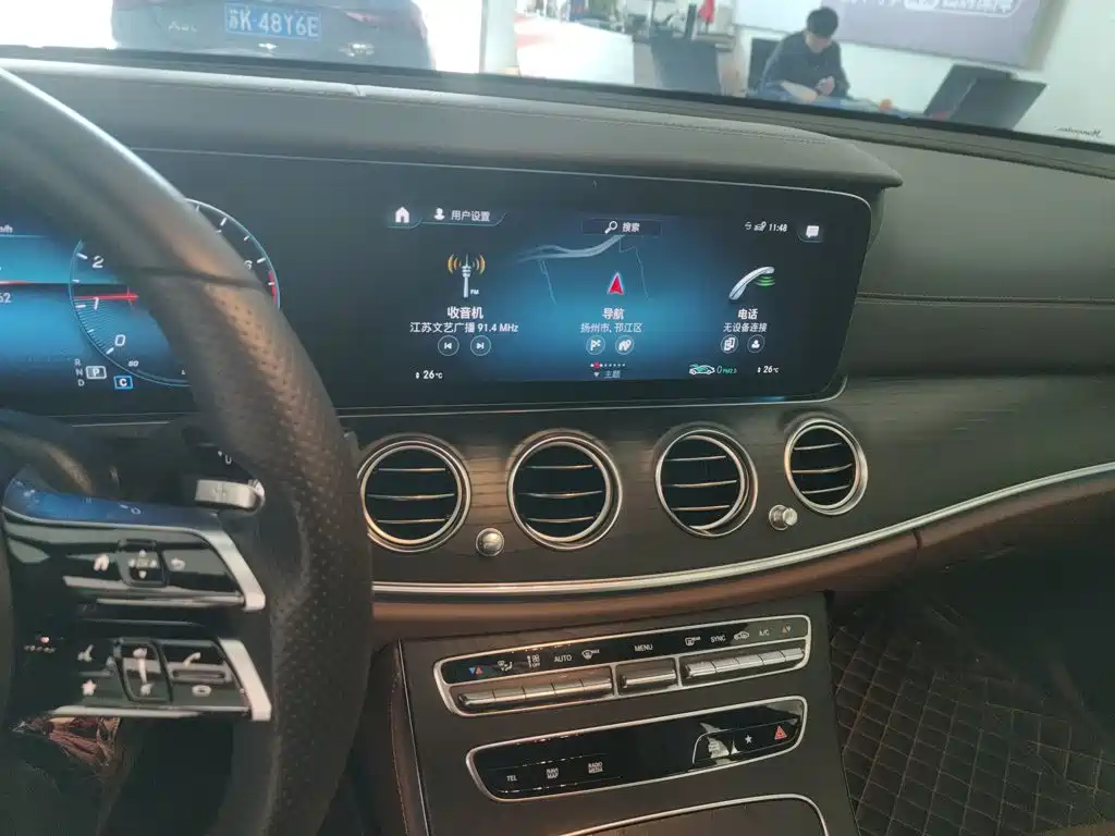 Mercedes-Benz E-Class — миниатюра 9