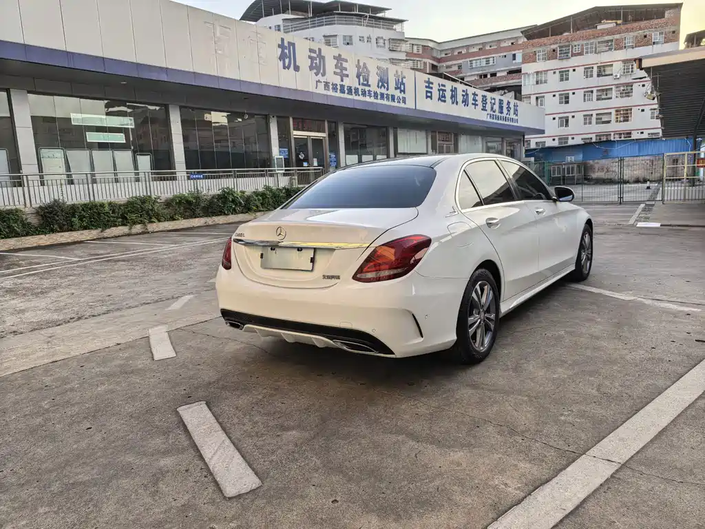 Mercedes-Benz C-Class — миниатюра 5