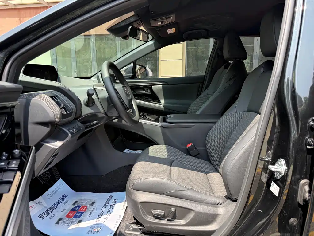 Toyota bZ4X — миниатюра 4
