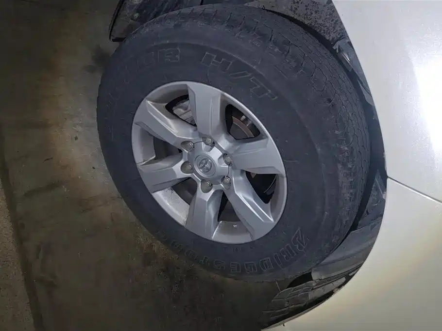 Toyota Land Cruiser Prado 2016 2.7L AT