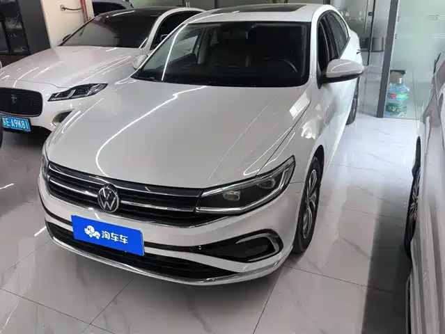 VOLKSWAGEN BORA