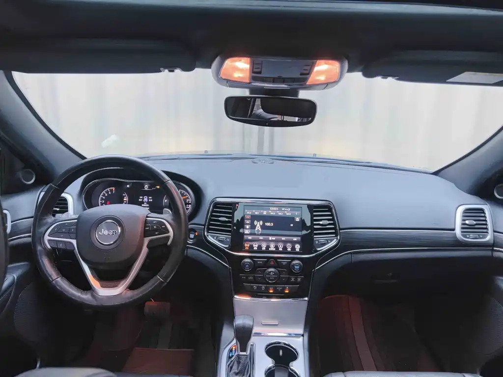 Jeep Grand Cherokee (Import) — миниатюра 4