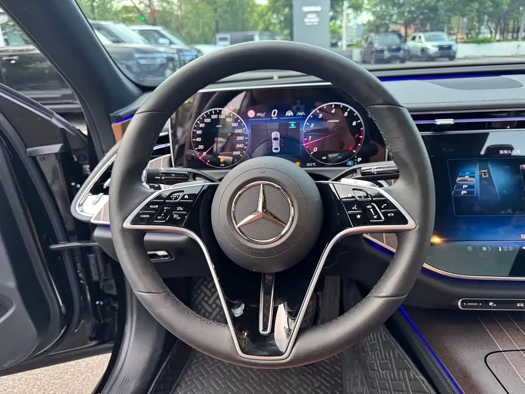 Mercedes-Benz E-Class — миниатюра 7