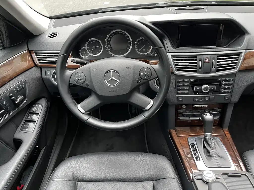 Mercedes-Benz E-Class — миниатюра 12