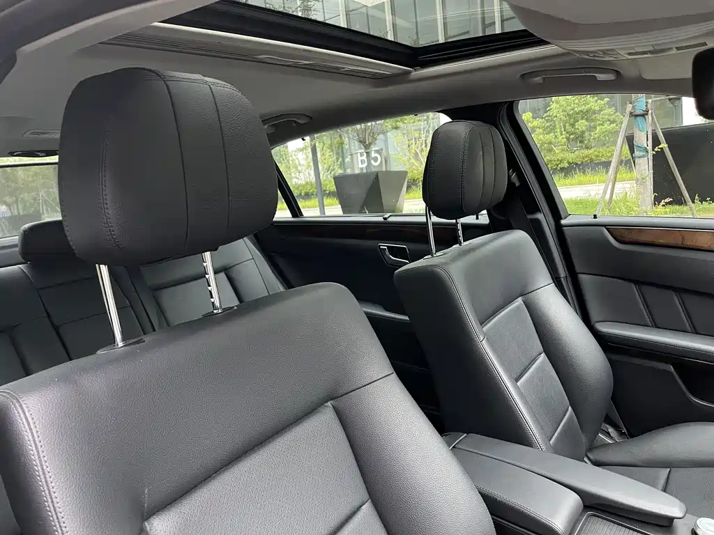 Mercedes-Benz E-Class — миниатюра 17
