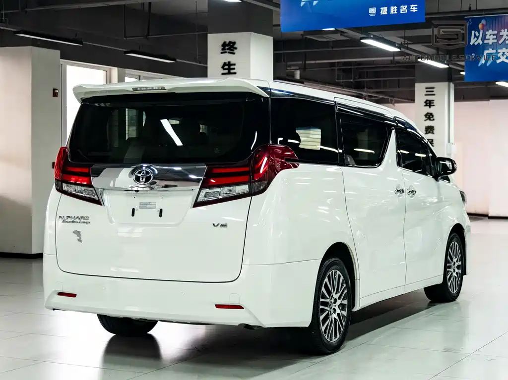 Toyota Alphard — миниатюра 5