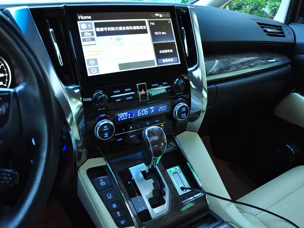 Toyota Alphard — миниатюра 16