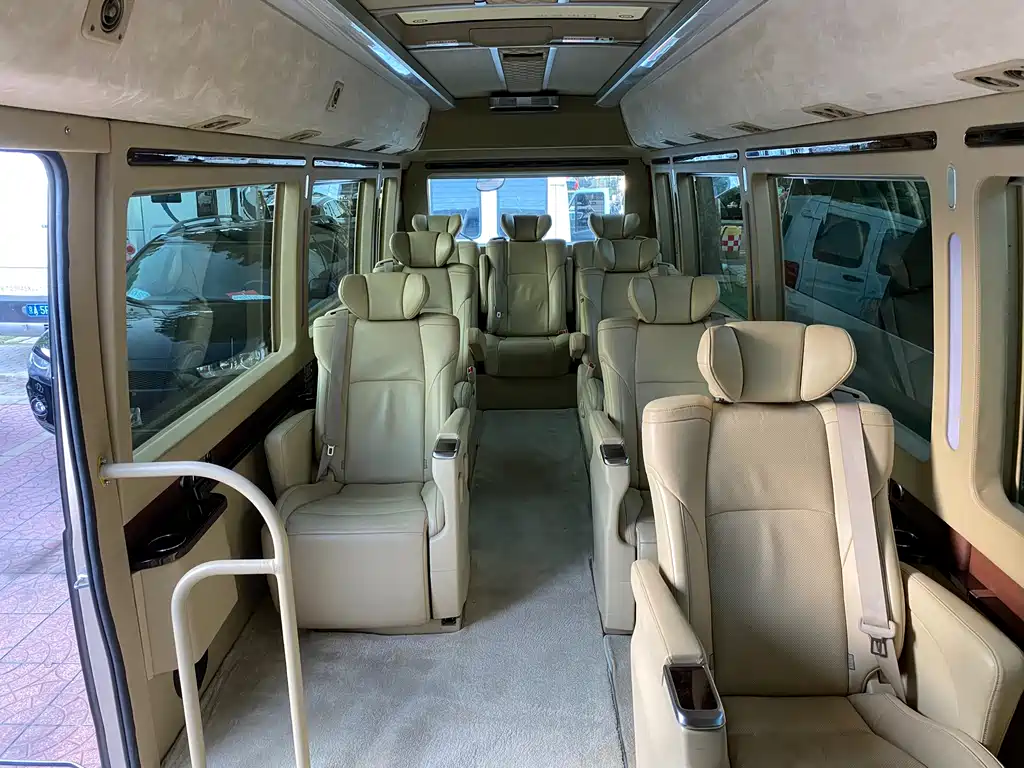 Toyota Coaster — миниатюра 7