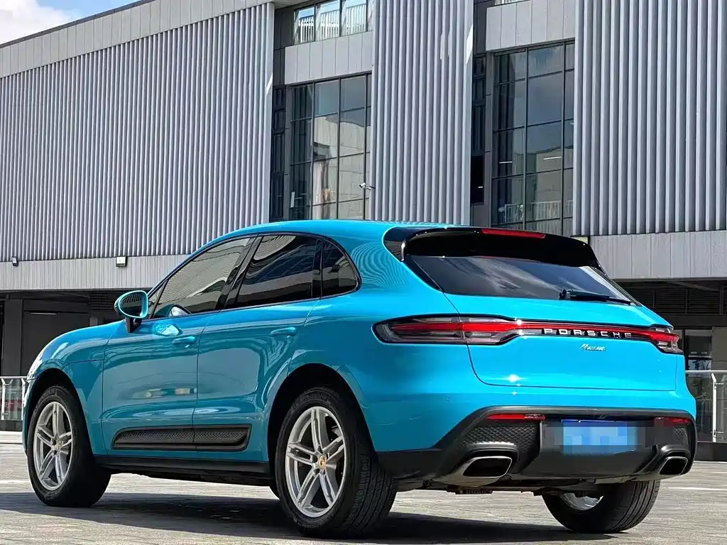 PORSCHE MACAN