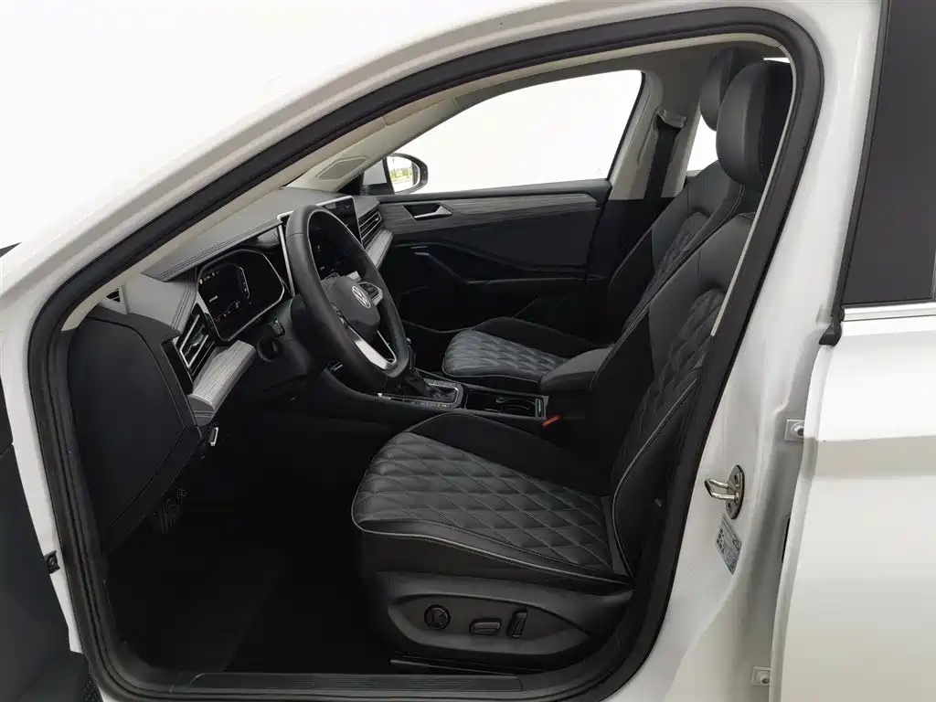 Volkswagen Sagitar 2023 300TSI DSG