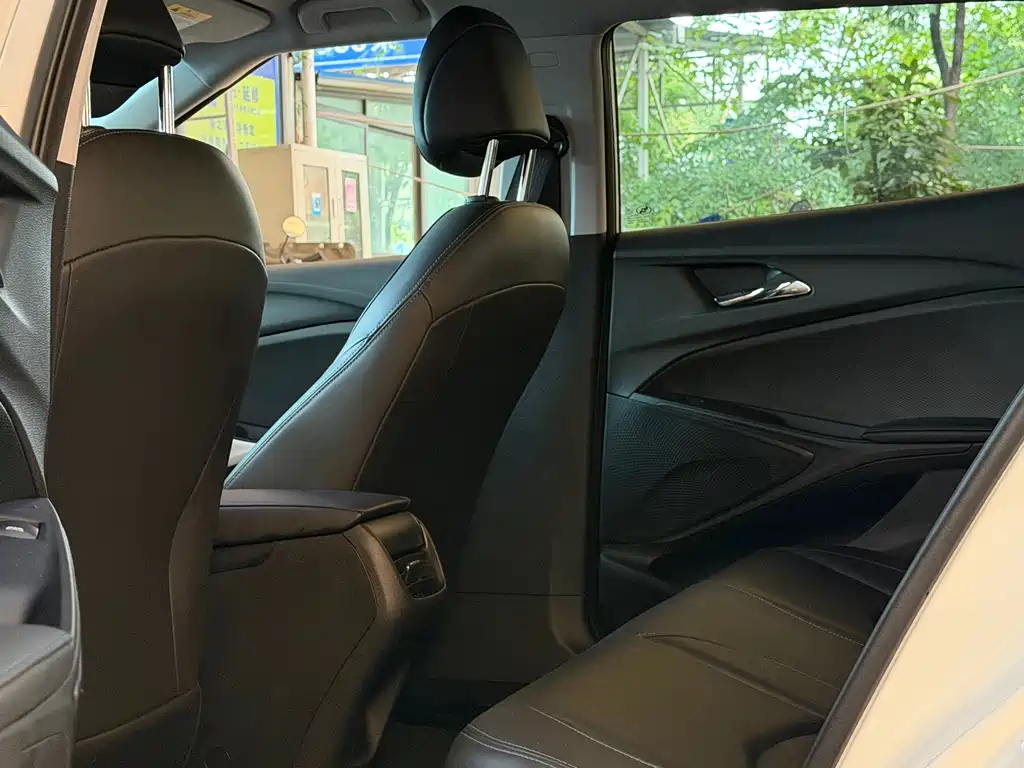 Chevrolet Menlo — миниатюра 12