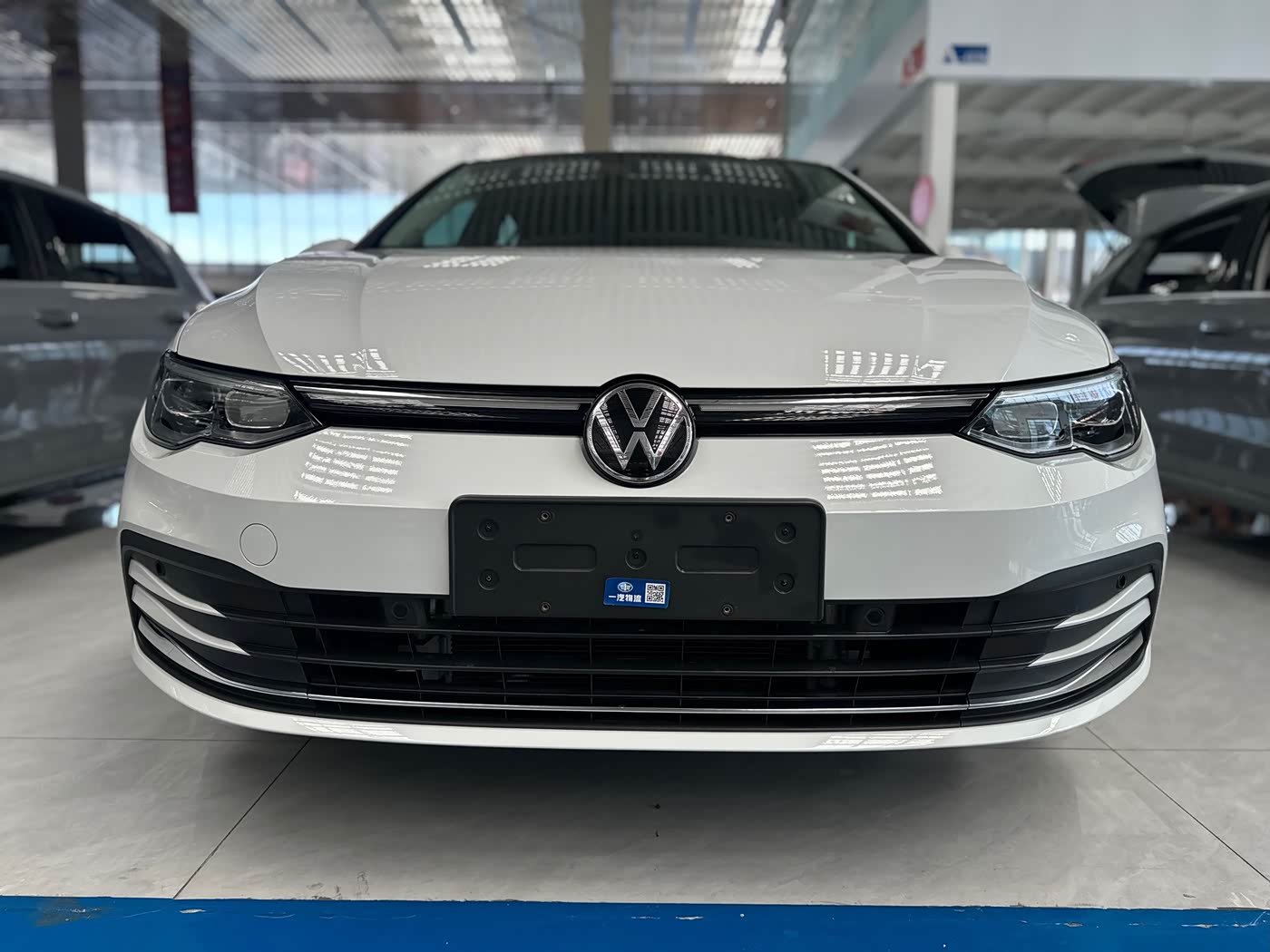 Volkswagen Golf 1.4 л 2022 г. Белый, пробег 27000 км