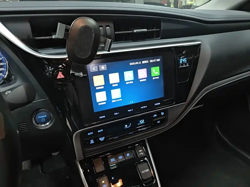 Toyota Corolla Hybrid — миниатюра 13