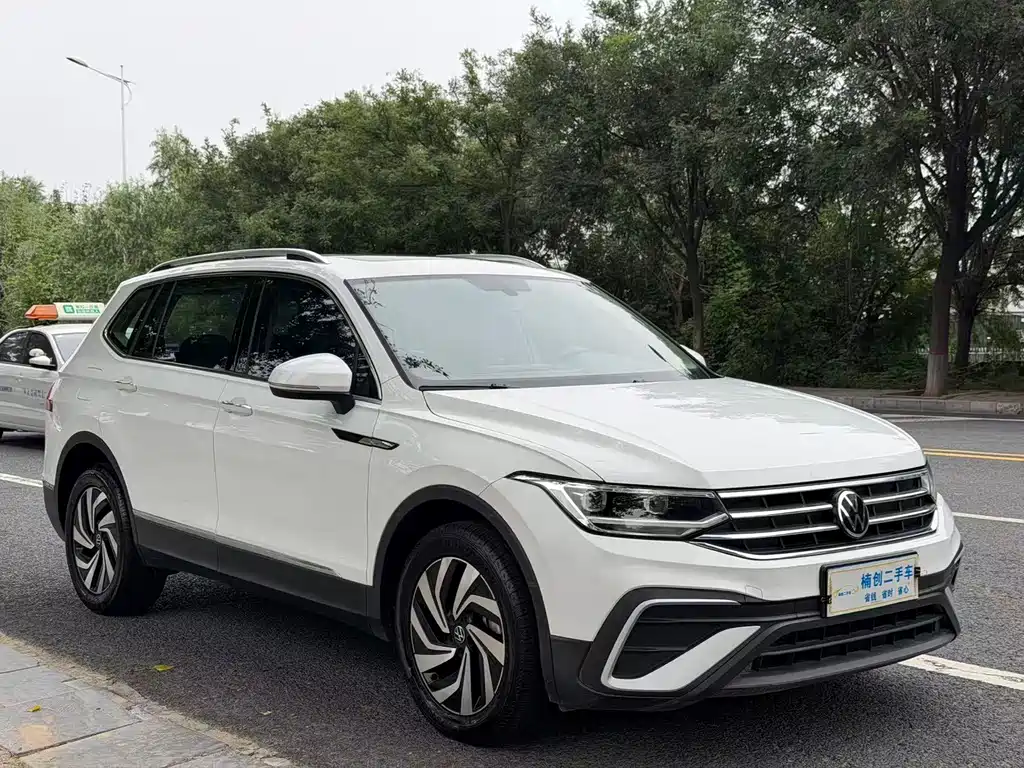 Volkswagen Tiguan L — миниатюра 3