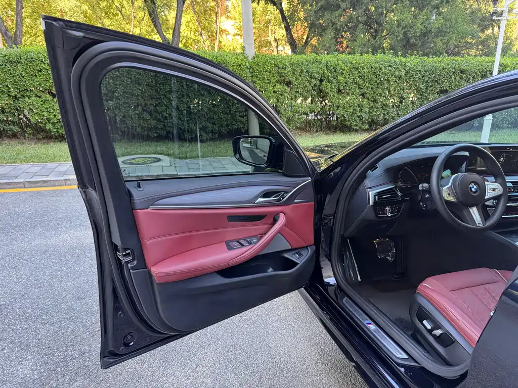 BMW 5 Series — миниатюра 7