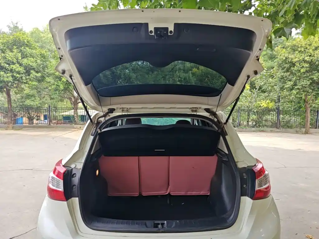 Nissan Tiida — миниатюра 19