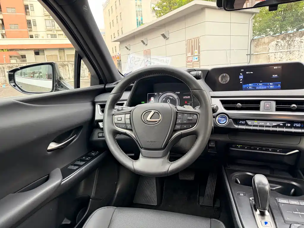 Lexus UX New Energy — миниатюра 7