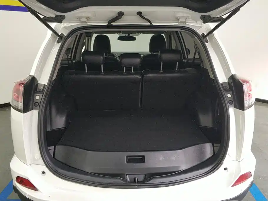 Toyota RAV4 — миниатюра 4