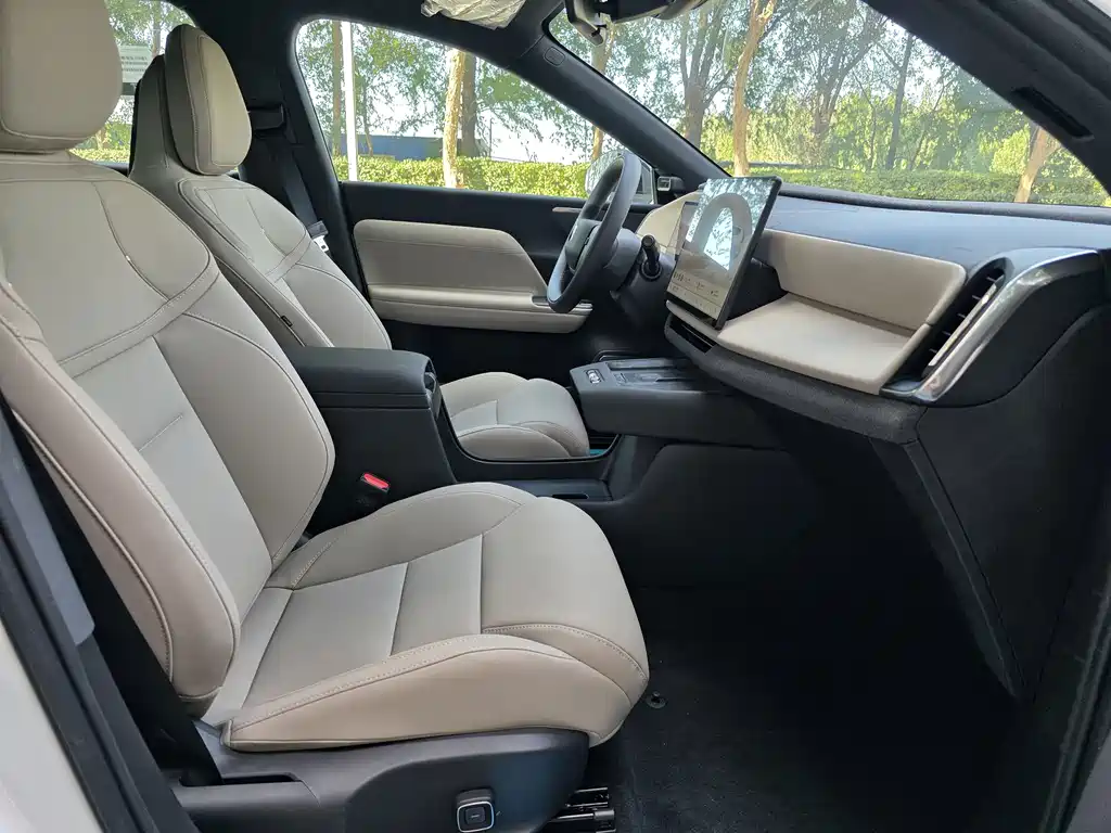 Volvo XC70 PHEV — миниатюра 7