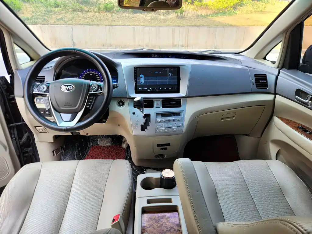 BYD M6 — миниатюра 12