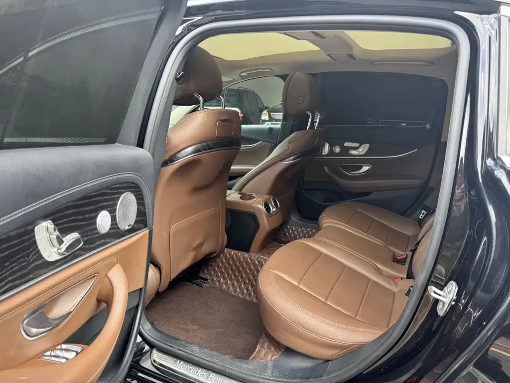Mercedes-Benz E-Class — миниатюра 6