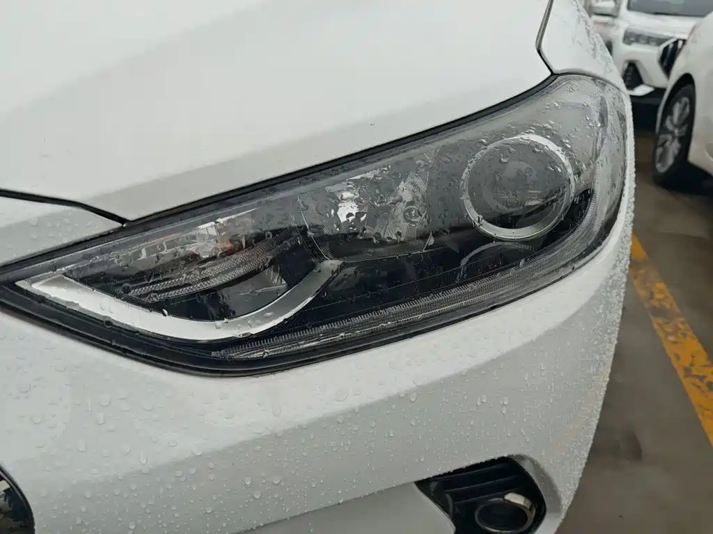 Hyundai Elantra — миниатюра 3