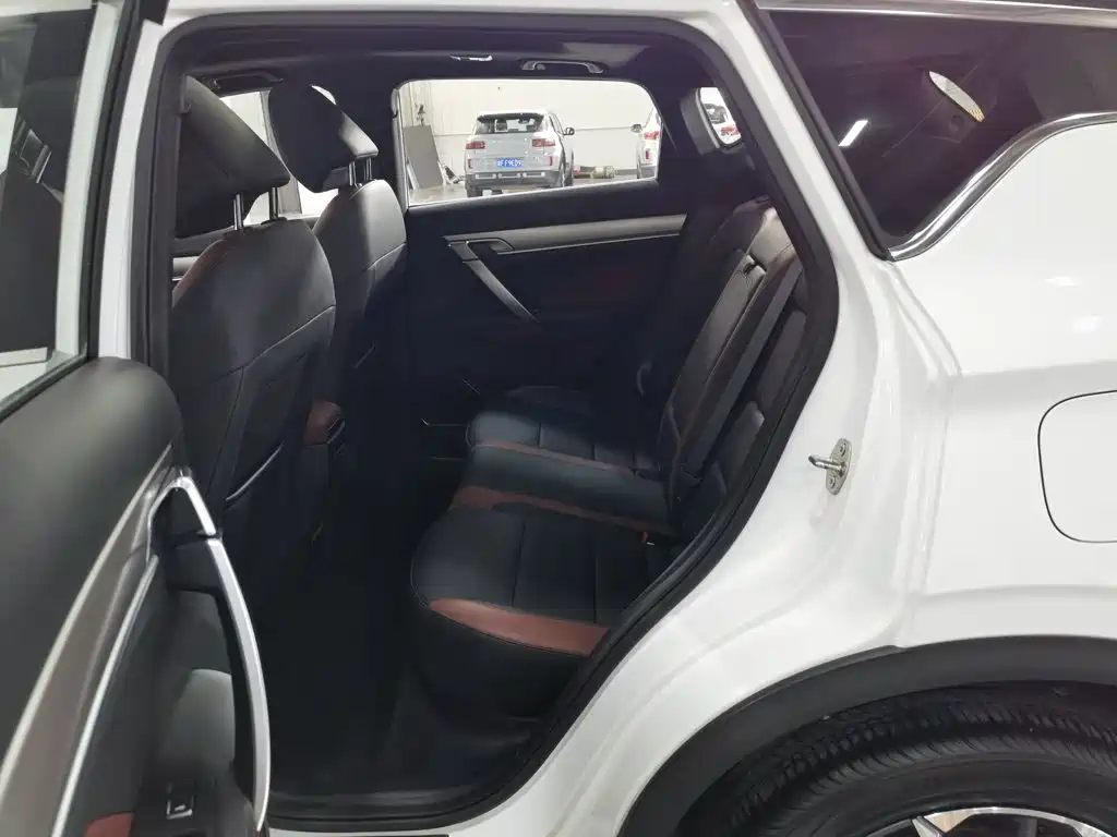Geely Binyue — миниатюра 15
