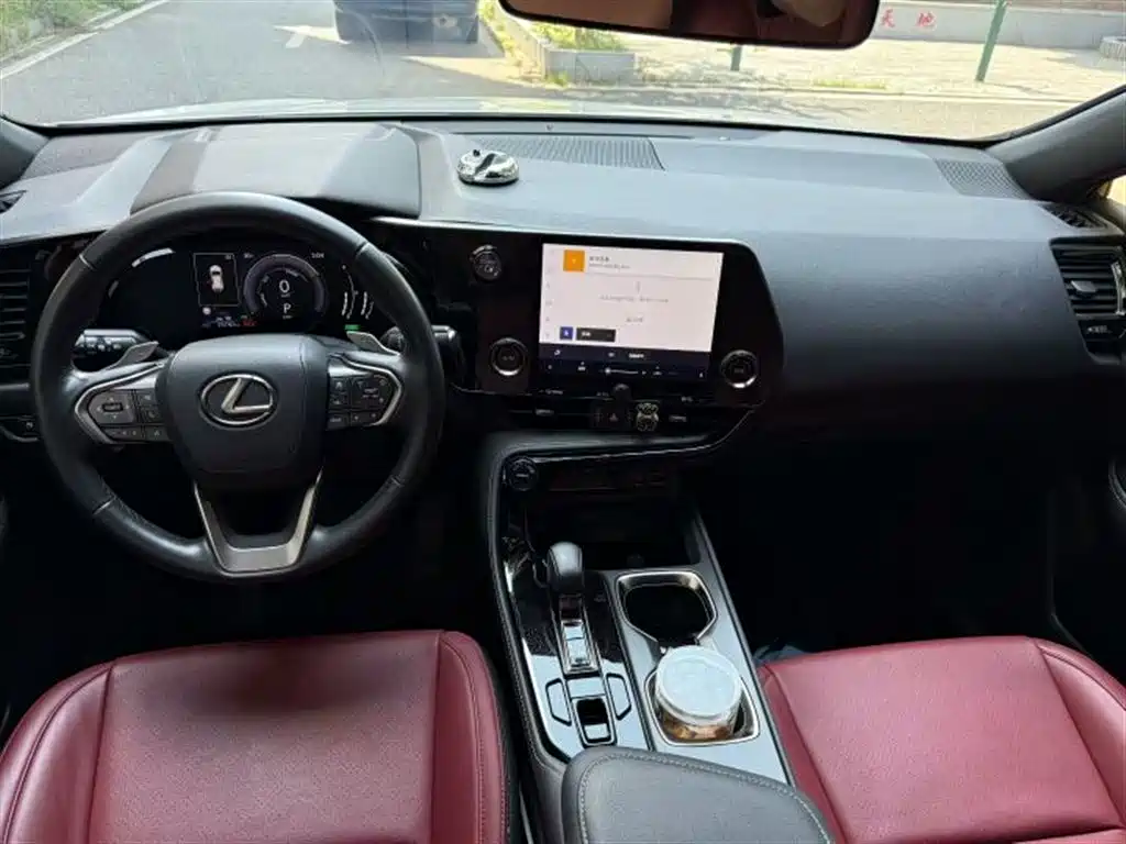 Lexus NX — миниатюра 6