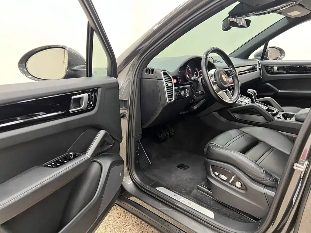 Porsche Cayenne — миниатюра 12